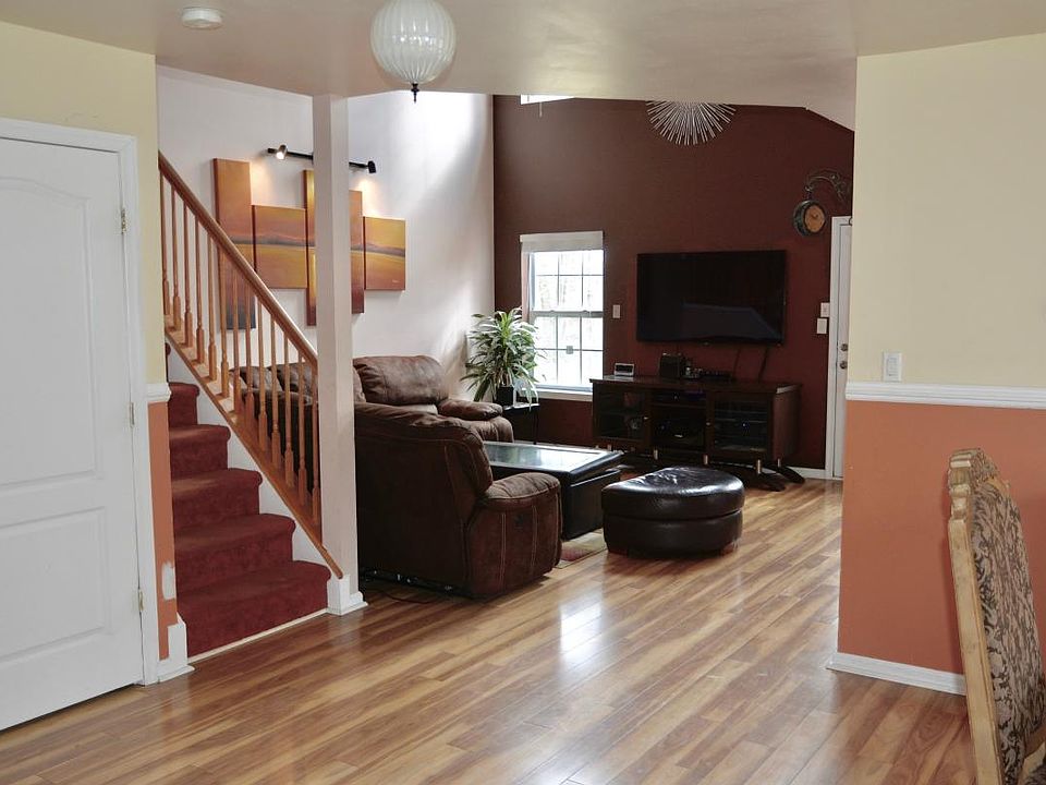 Family Room (2 Storey)