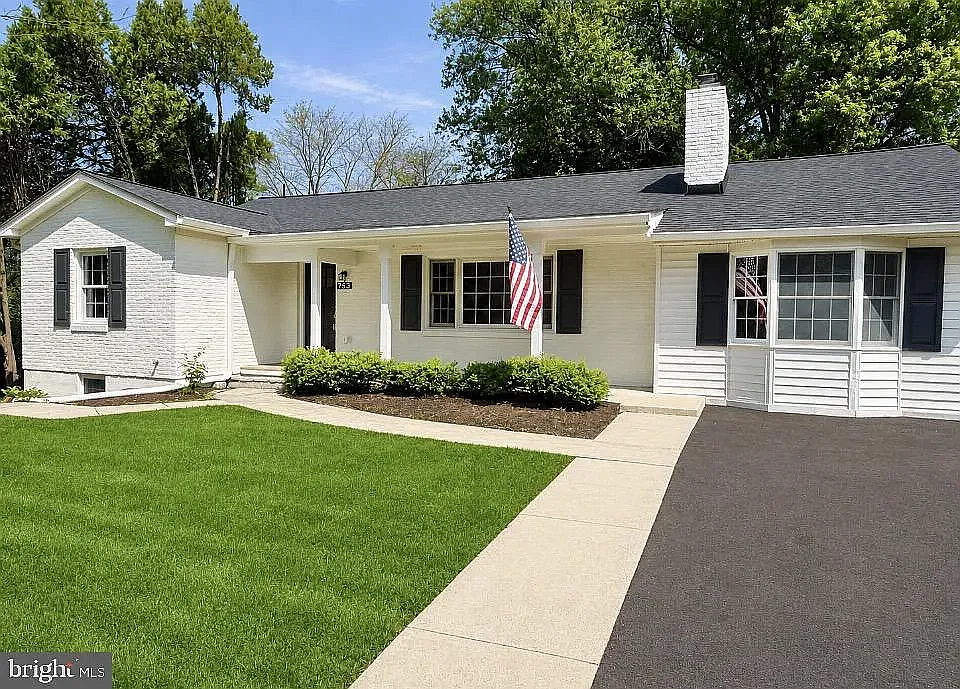 5 bed, 3156 sqft, $3,950 — Photo 1