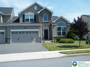 967 Swallow Tail Ln, Breinigsville, PA 18031