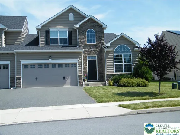 967 Swallow Tail Ln, Breinigsville, PA 18031