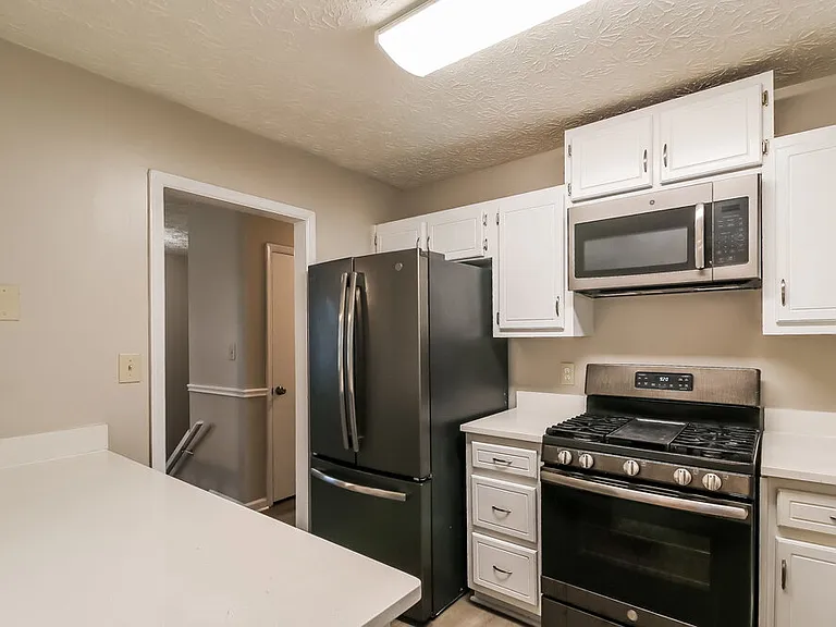 80 Belmont Park Ln — Photo 10
