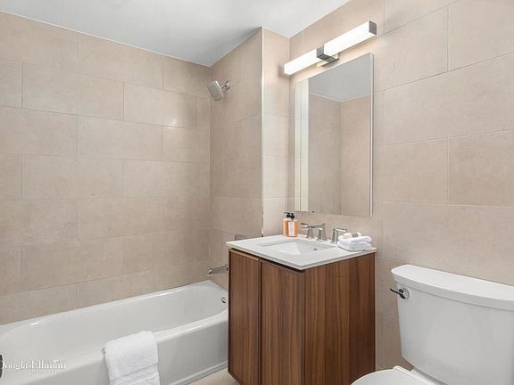 4th image of 440 Washington St APT 1003