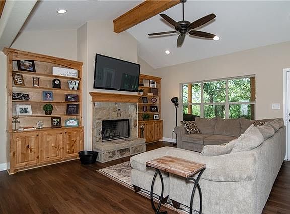 4th image of 508 Village Creek Dr