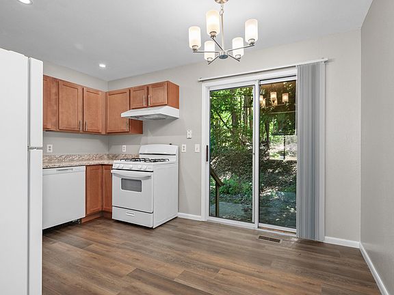 5th image of 2975 Englewood Ave SE