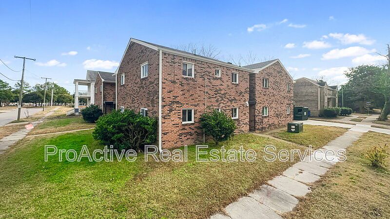1st image of 121 W 32nd St APT 10