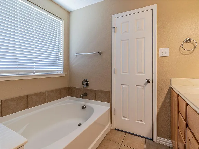 2017 Lake Highlands Dr — Photo 22