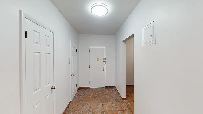 Sold by Thomas Lipovetsky, LREB | media 50