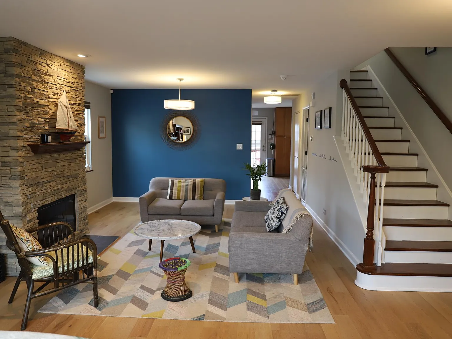2954 W Lyndale St — Photo 3