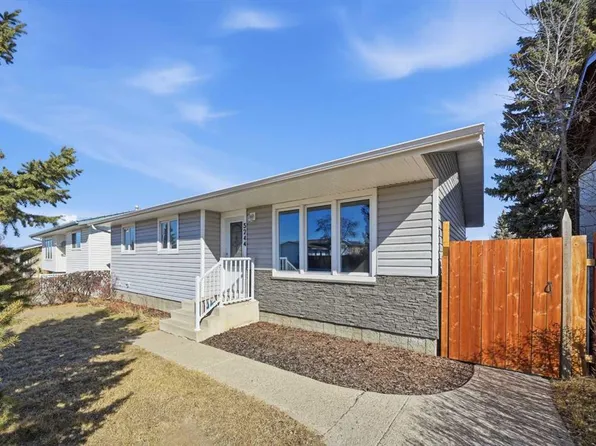 5244 S 42nd St, Innisfail, AB T4G 1K3