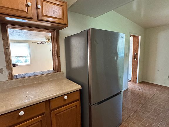 2nd image of 518 3rd St
