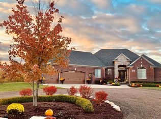 10215 Springborn Rd, Casco, MI 48064