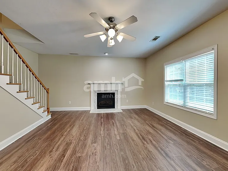 712 Gatwick Ct — Photo 8