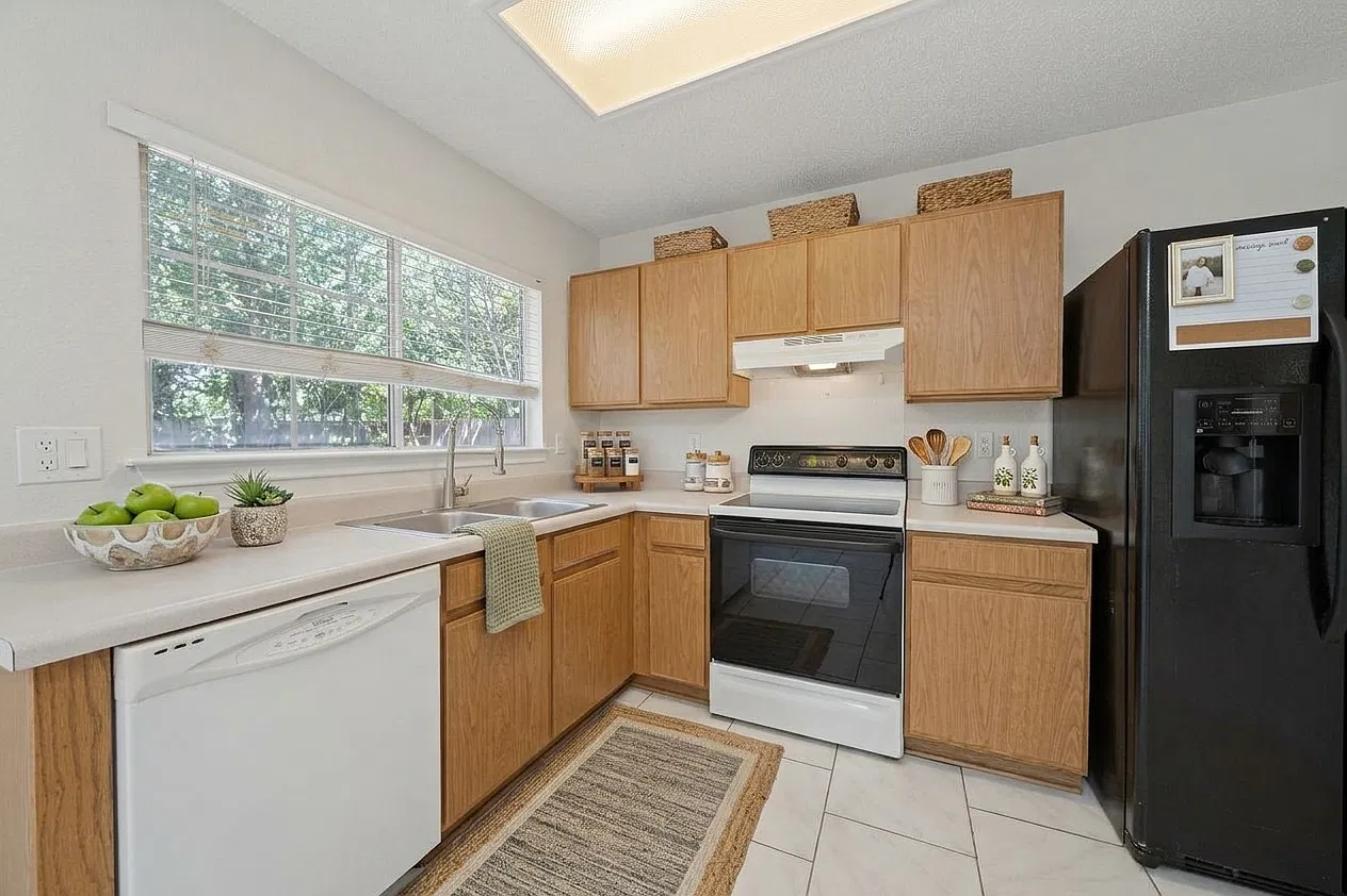 3 bed, 1233 sqft, $1,595 — Photo 3