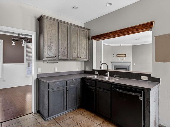 5th image of 235 Cameron St