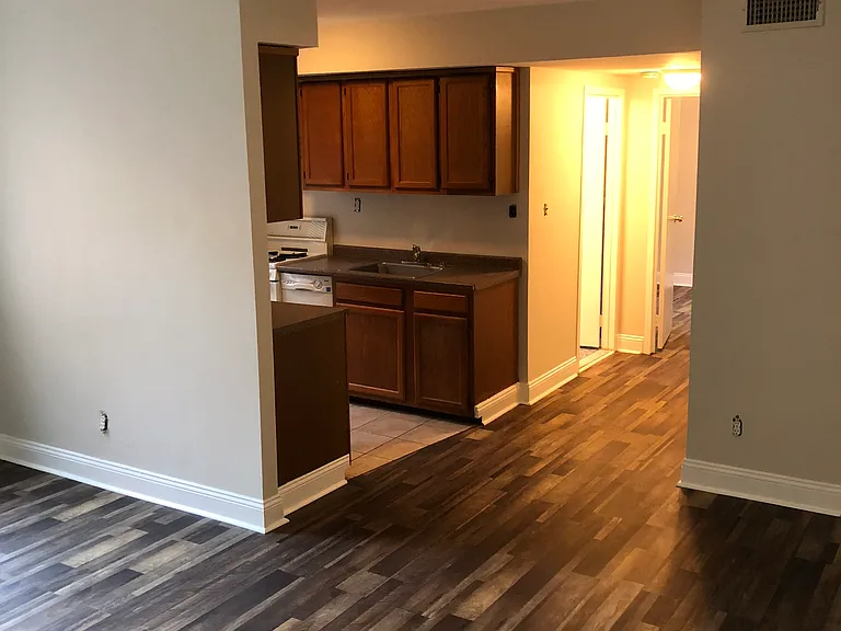 1031 Michigan Ave NE — Photo 8