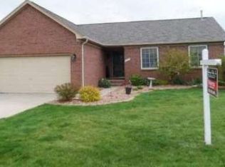 53048 Pine Creek Dr, Chesterfield, MI 48047