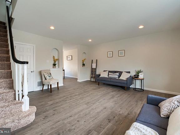 5th image of 6751 Grovers Ave
