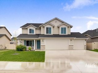 932 N Hidden View Way, Star, ID 83669