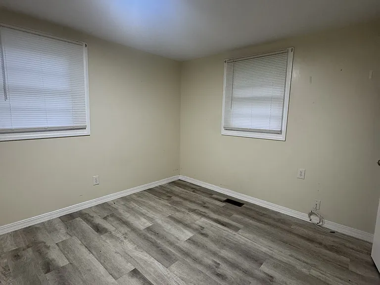 1011 Carter St — Photo 11