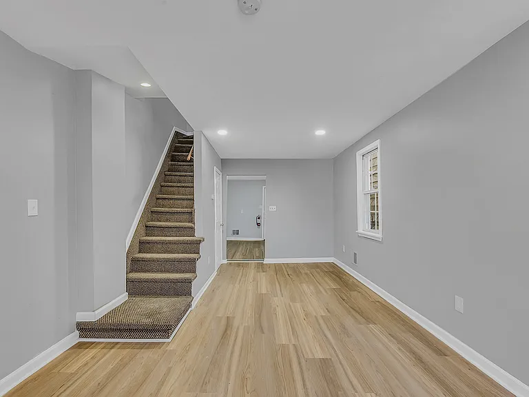 1009 W Lackawanna Ave #2 — Photo 2