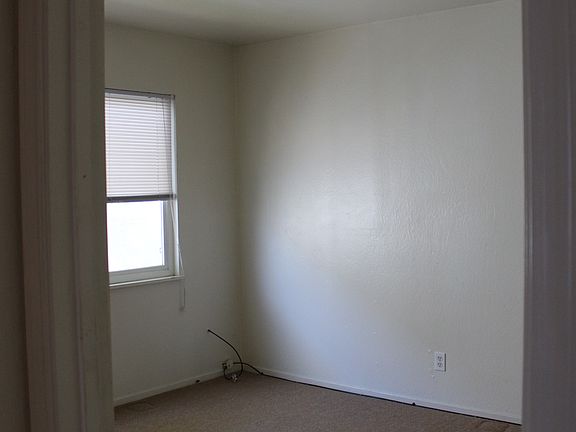3rd image of 8660 Macarthur Blvd