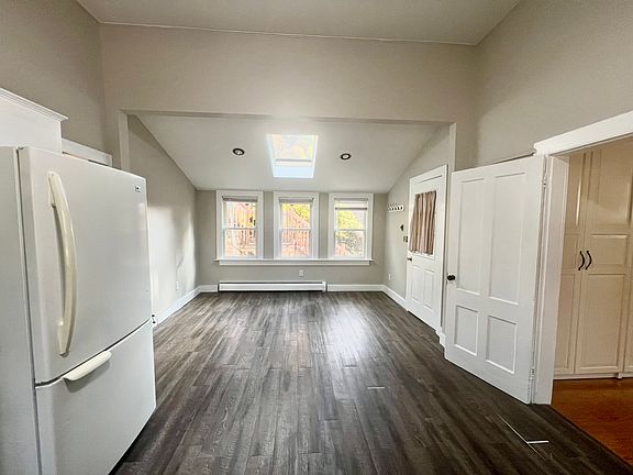 Foyer/Kitchen
