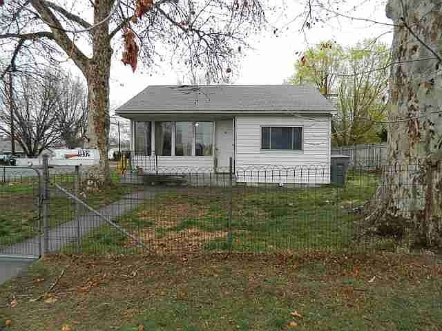 1st image of 1032 Sanford Ave