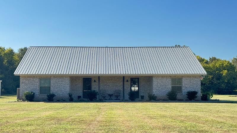 1st image of 884 Toxish Rd