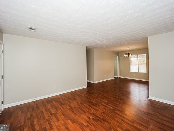 4th image of 438 Wesley Park Dr