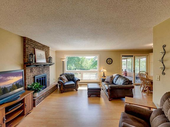 3rd image of 657 Deerwood Dr