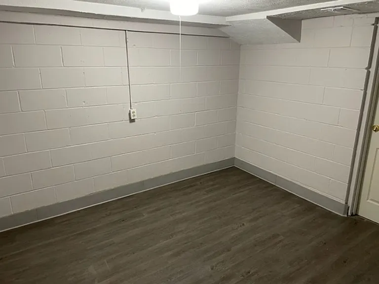 Apartment off 28th and Clyde Park Available — Photo 108