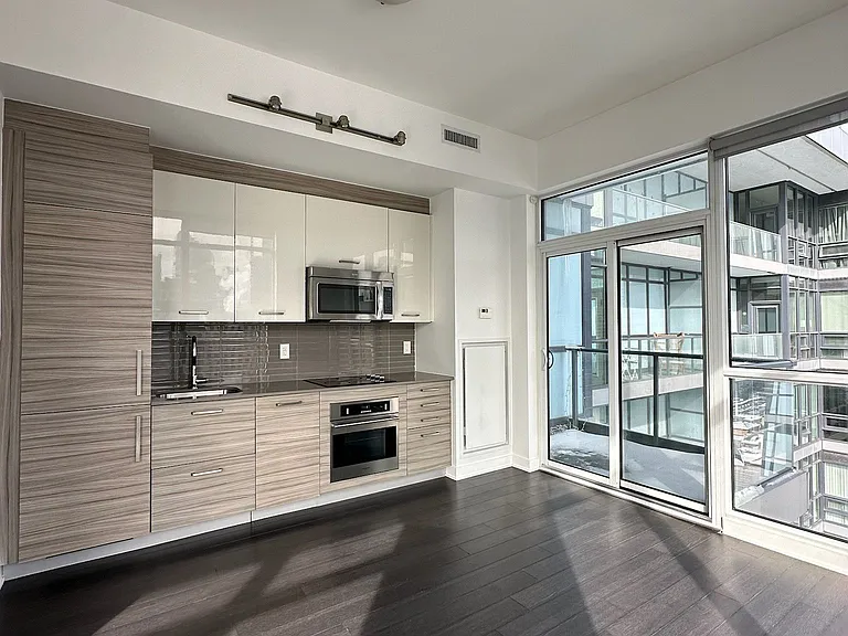 210 Simcoe St #2402 — Photo 12