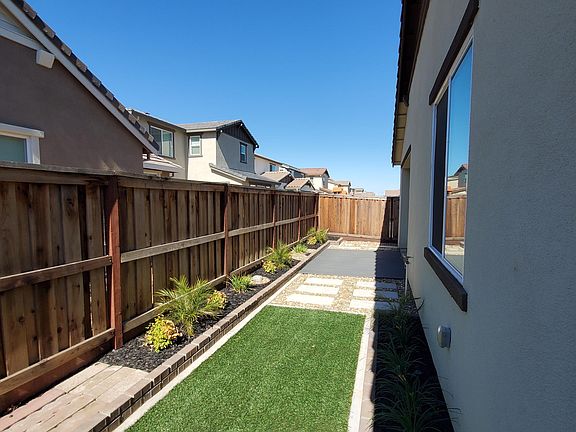 2nd image of 1883 Solano Dr