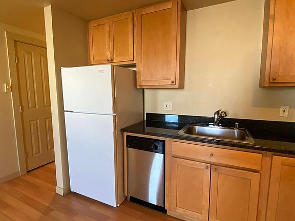 5th image of 842 Washington St APT 207