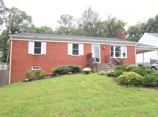 1064 Utterback Store Rd, Great Falls, VA 22066