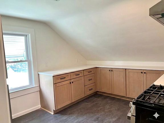 4th image of 522 Stafford Ave Floor 2