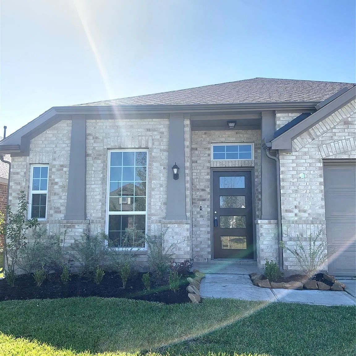 4 bed, 2.0 bath, 2260 sqft, $2,500 — Photo 3