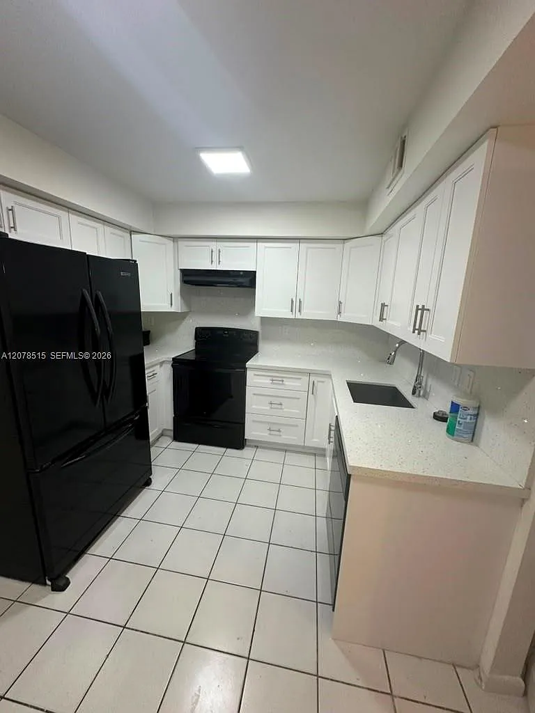 Point Lake Condo Vii — Photo 3