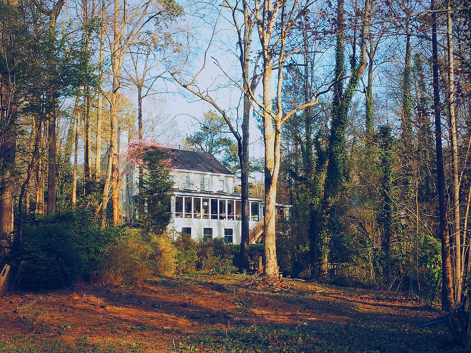 2nd image of 1571 E Bank Dr