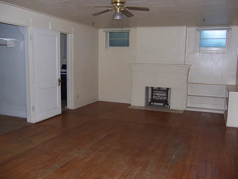 417 E 5th St #1 — Photo 2