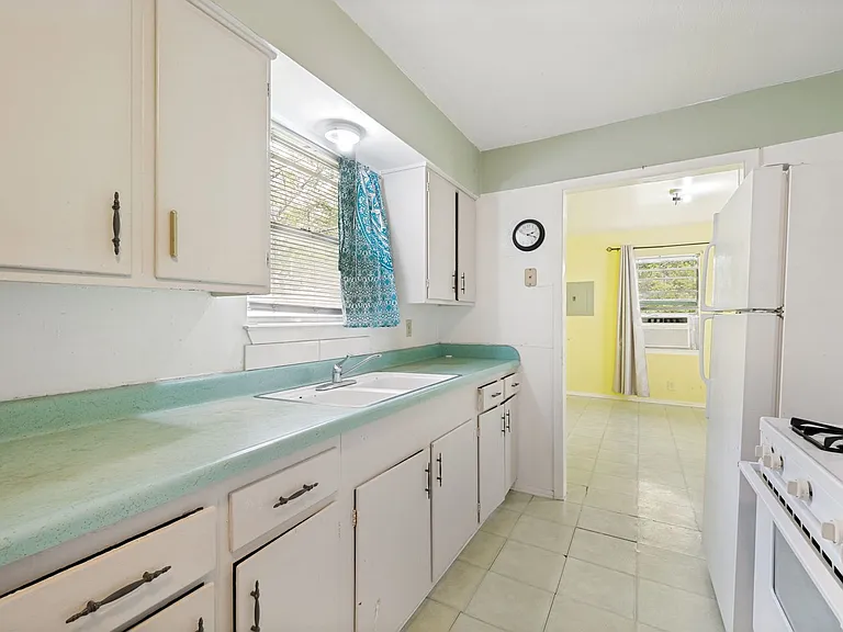 1431 Aransas Ave — Photo 12
