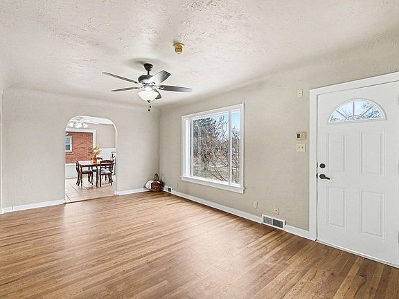 5th image of 427 Cheyenne Ave