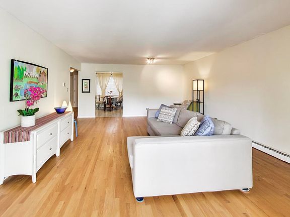 4th image of 1125 W Lunt Ave APT 303
