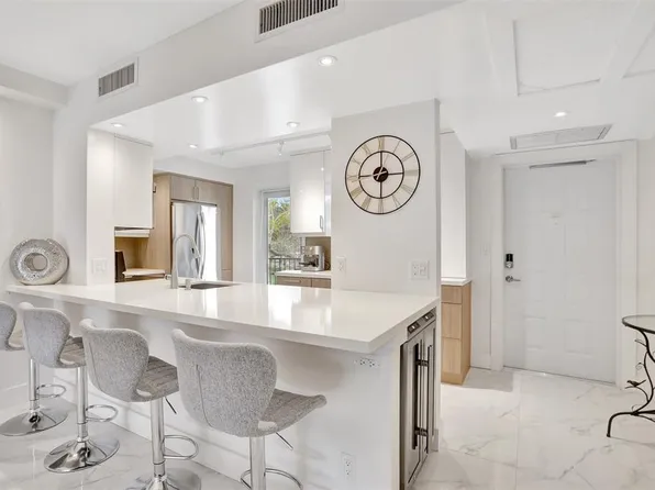 3250 N Palm Aire Drive #207, Pompano Beach, FL 33069
