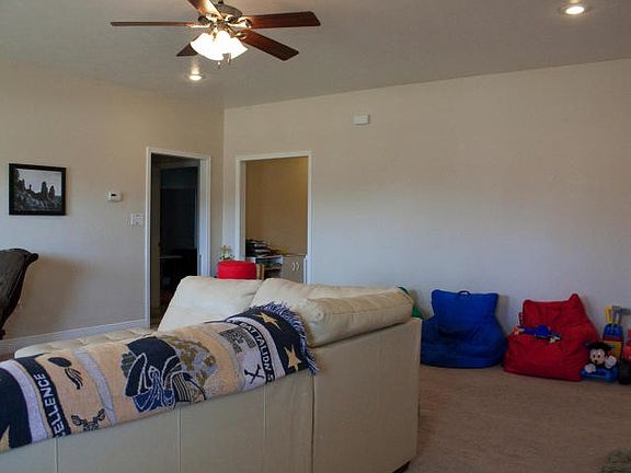4th image of 118 Emily Dr