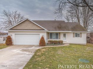10235 Poplar Dr NE, Rockford, MI