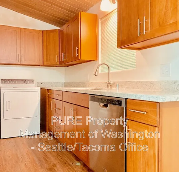 9015 45th Ave SW — Photo 4