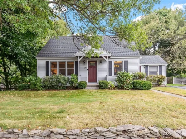 177 Whalom Rd, Lunenburg, MA 01462