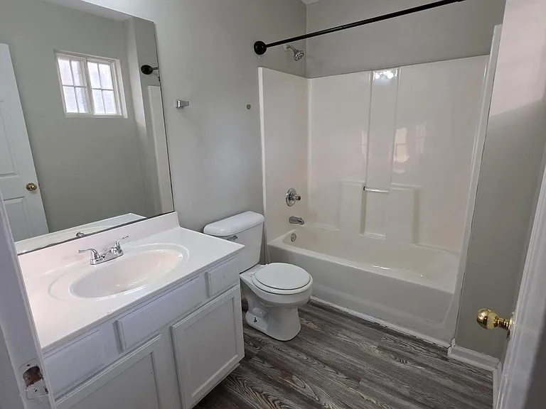 2592 Woodhill Dr — Photo 12