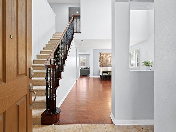 5th image of 825 Hampton Street